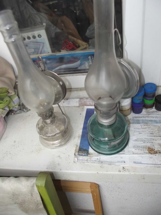 Dwie lampy naftowe w dobrym stanie
