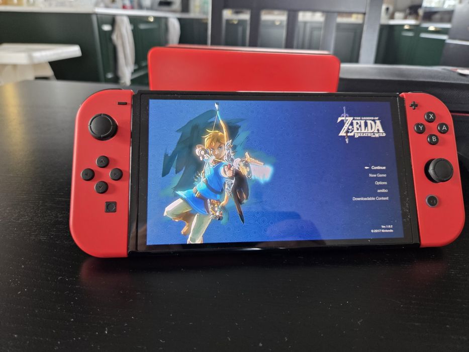 Switch OLED wersja Mario + akcesoria + gry