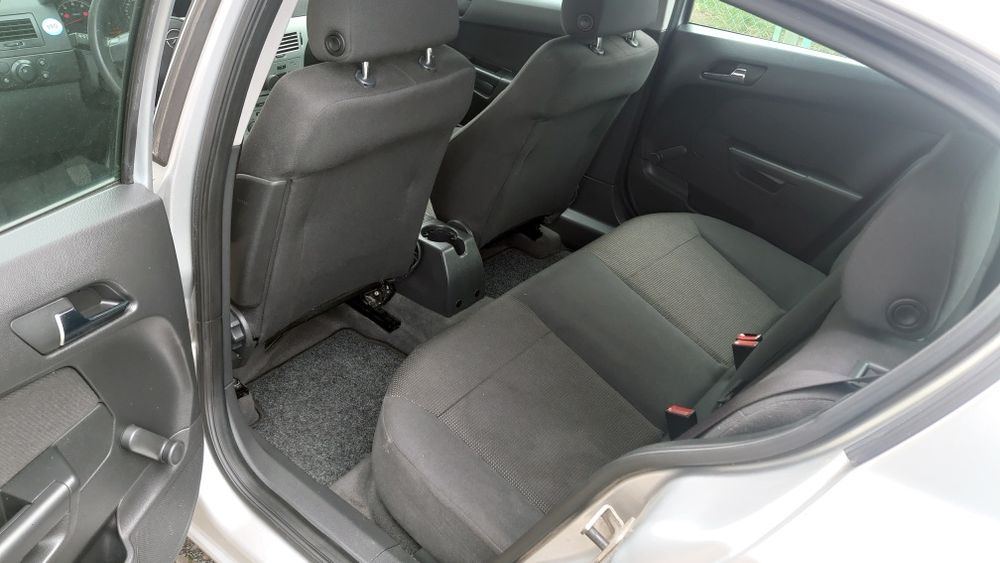 Opel Astra 1.4 B 2009 rok