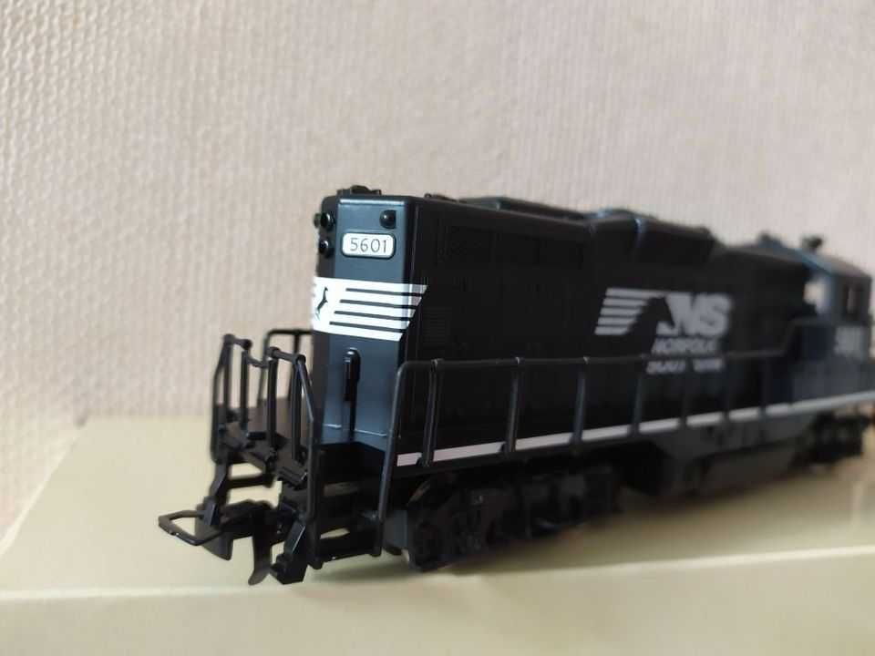 Паровоз тепловоз локомотив Norfolk Southern 5601 H0 для залізниці Piko