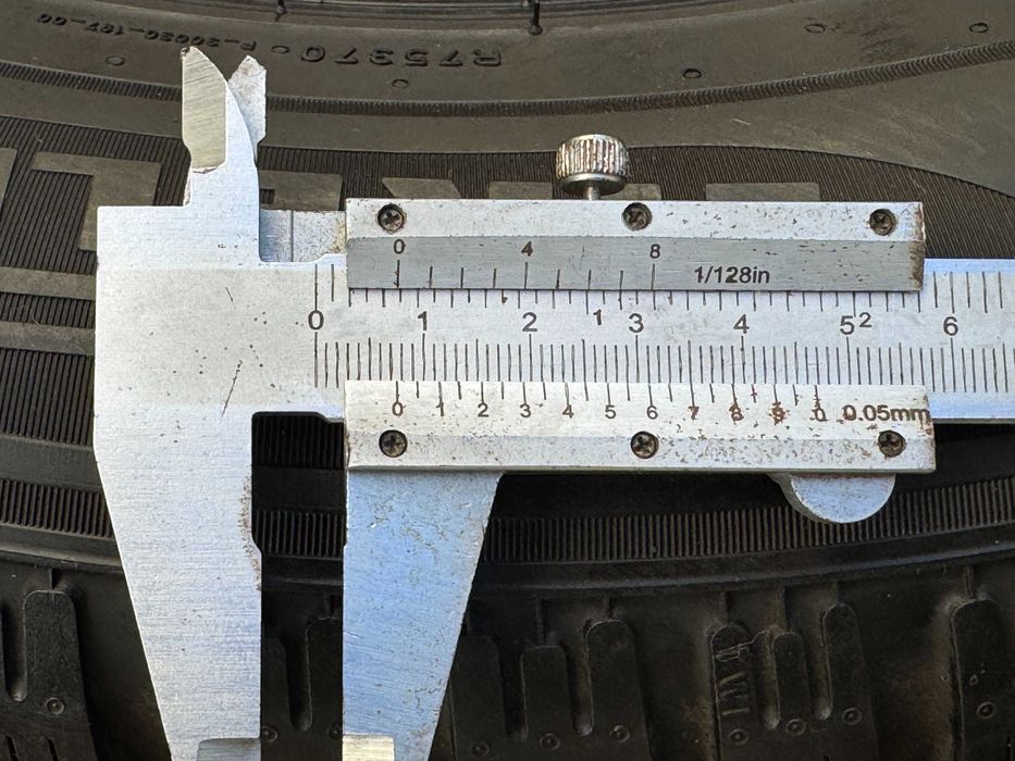 Зимові. Pirelli Vinter 2. 215\60\R17 -4шт -7.5мм.