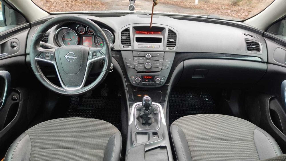 Opel Insignia  2010 r. Srebrny 2.0 TDI