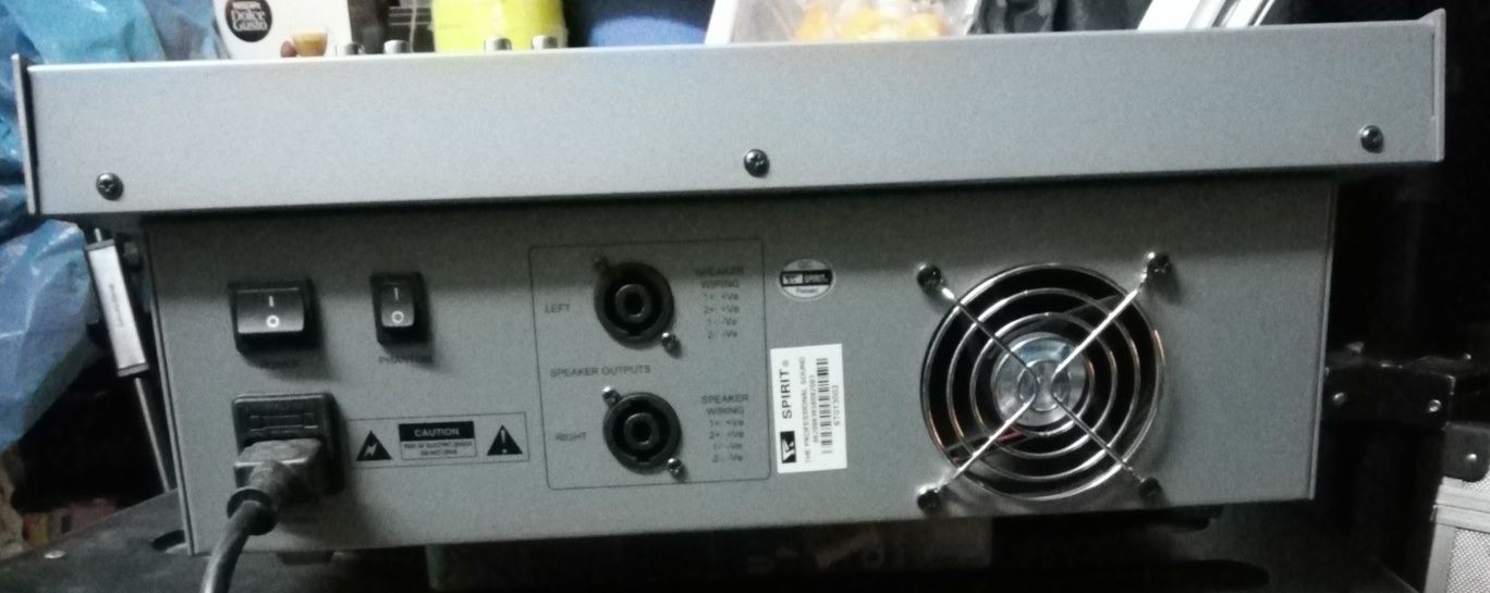 Mesa mistura SPIRIT amplificada com efeitos 2X250 W