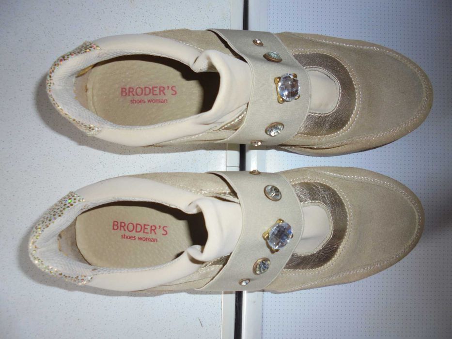 sapatilhas de mulher cor bege