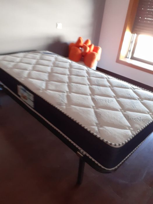 Colchão + Estrado com pés por estrear - 1,90m×90cm