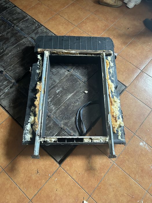 Okno dachowe wyłaz Velux  sama rama kołnierz ! pcv czarne !