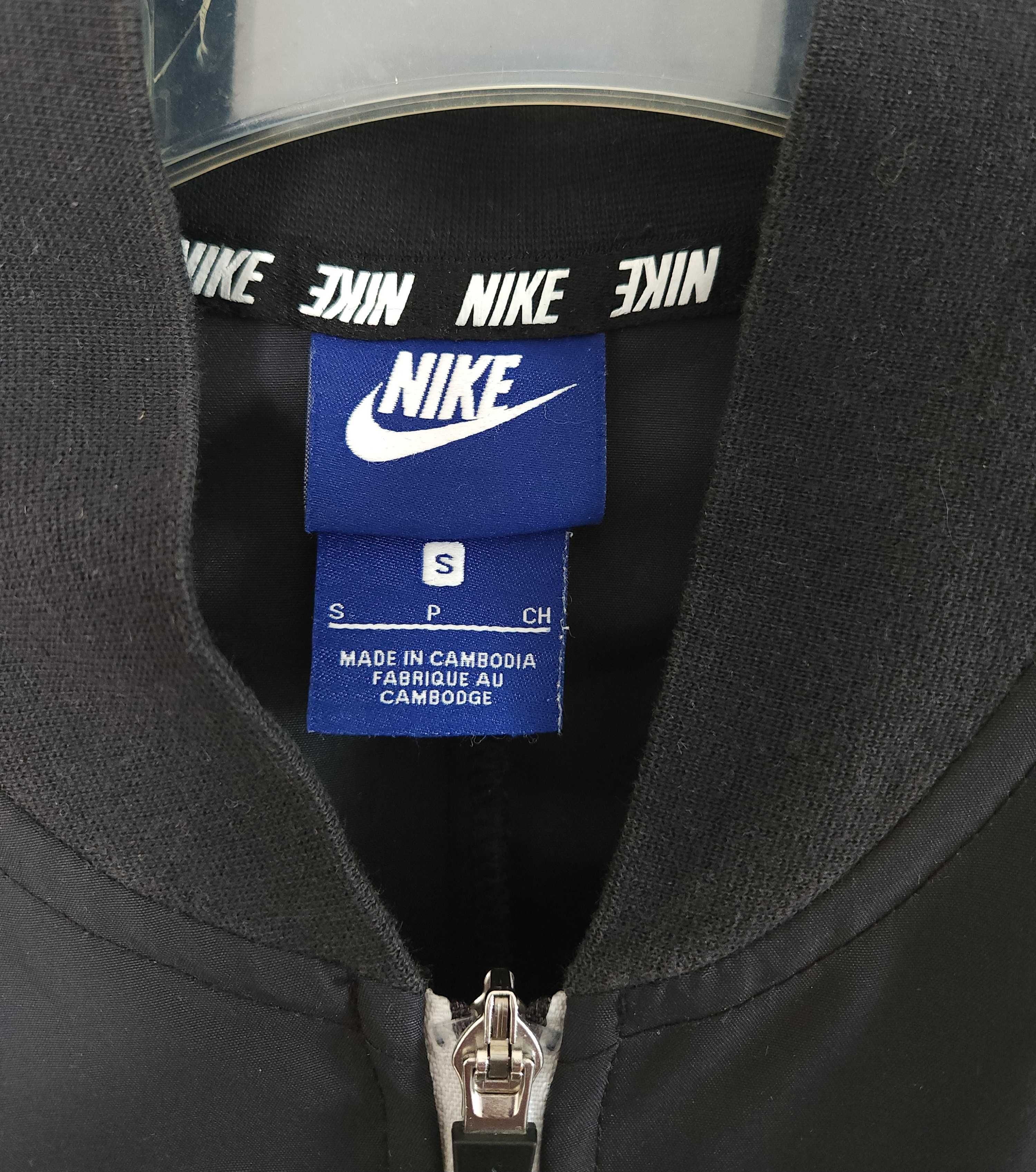 Nike sportswear бомбер куртка