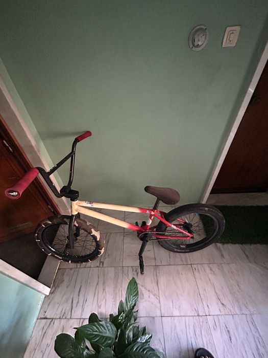 Bicicleta BMX.