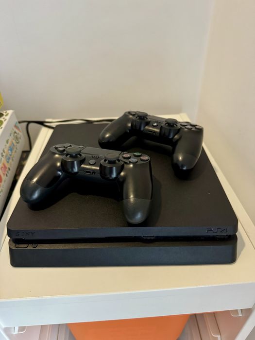 PS4 SLIM 500GB+2 comandos+5 jogos+Bolsa transporte