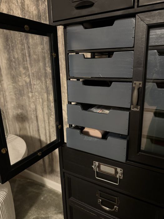 Komoda na nóżkach w stylu industrialnym - Art Factory