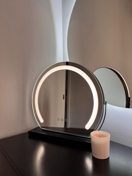 Дзеркало для макіяжу з підсвіткою