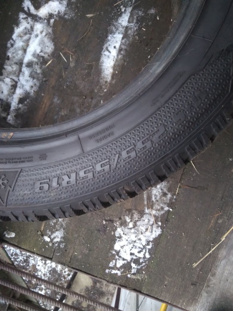 Шина зимова GOODYEAR 255/55 r19