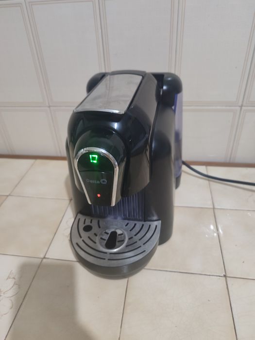 Máquina de café funciona bem cápsulas delta