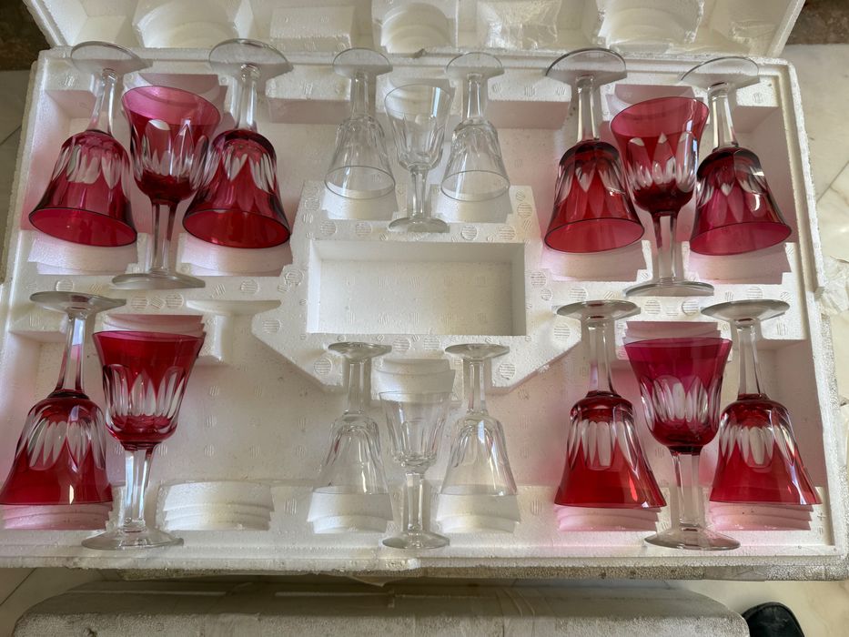 Serviço de copos de cristal antigos - Pouco usados ou novos