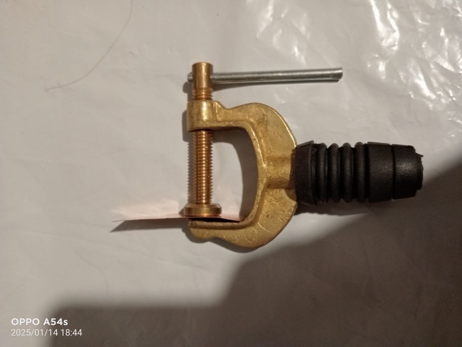 Ścisk mosieżny z blaszką