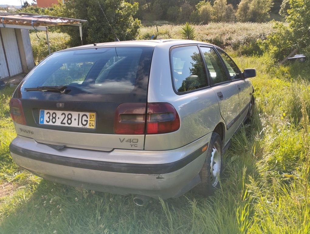 Volvo V40 TD acidentada