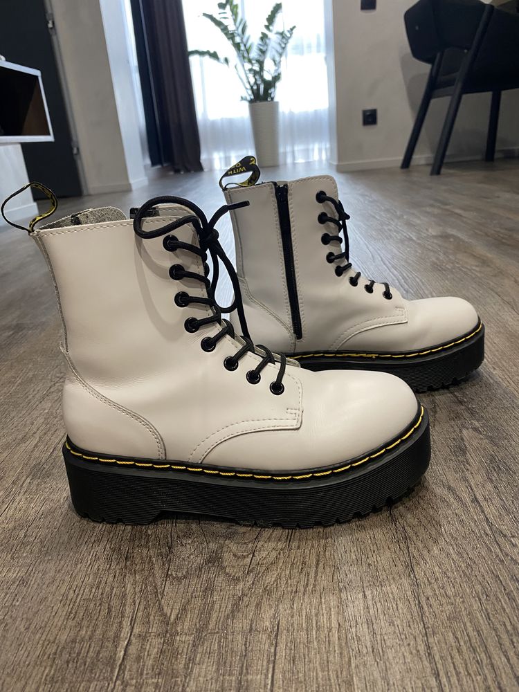 Жіночі черевики Dr. Martens