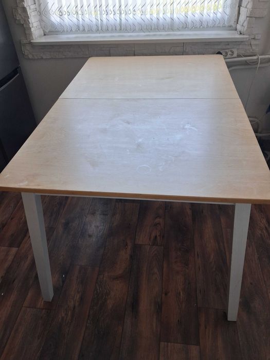 Solidny stół ikea, dwa krzesla gratis