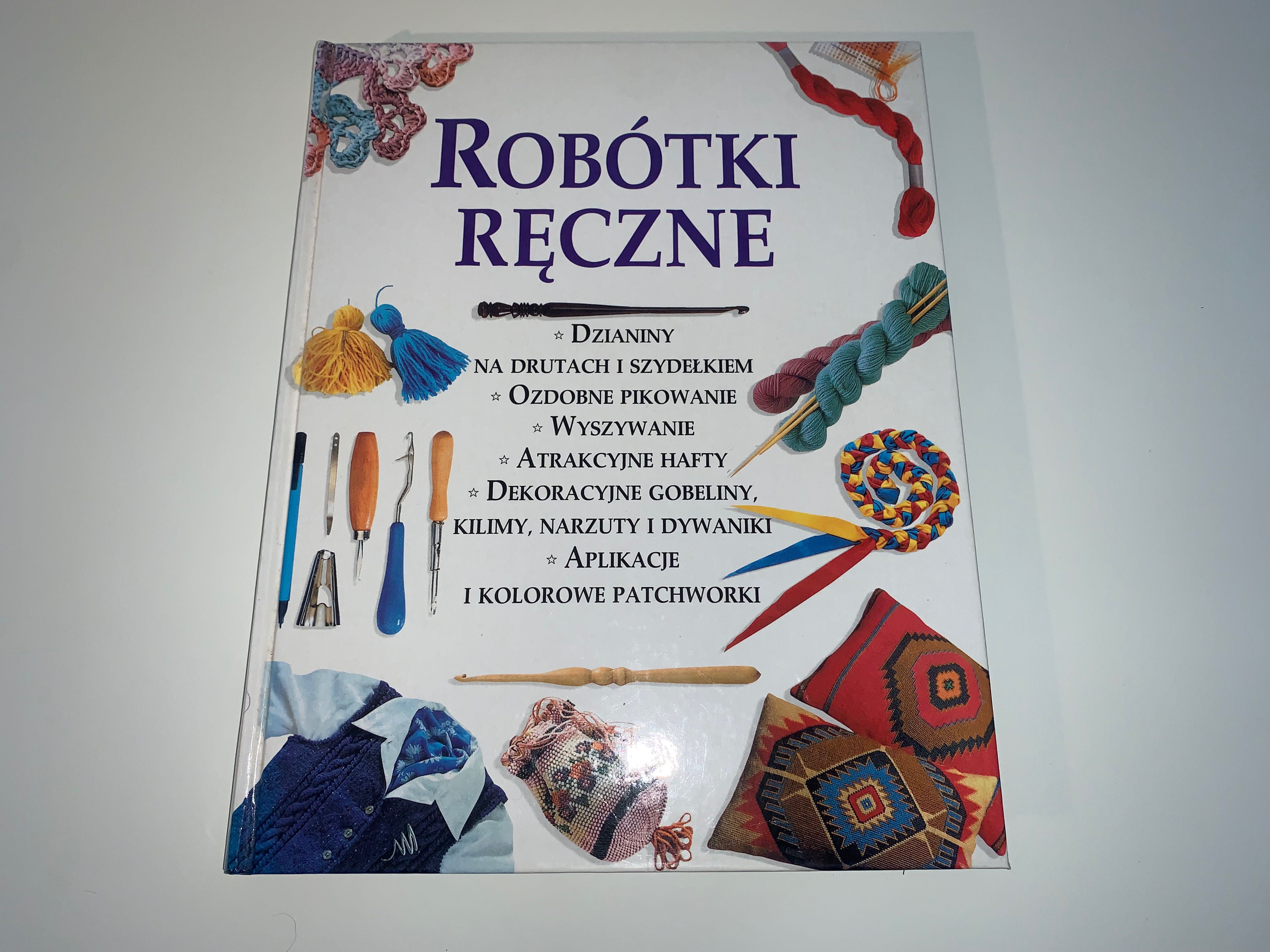 Robótki ręczne Świat książki + Gratis książka ze wzorami do haftowania