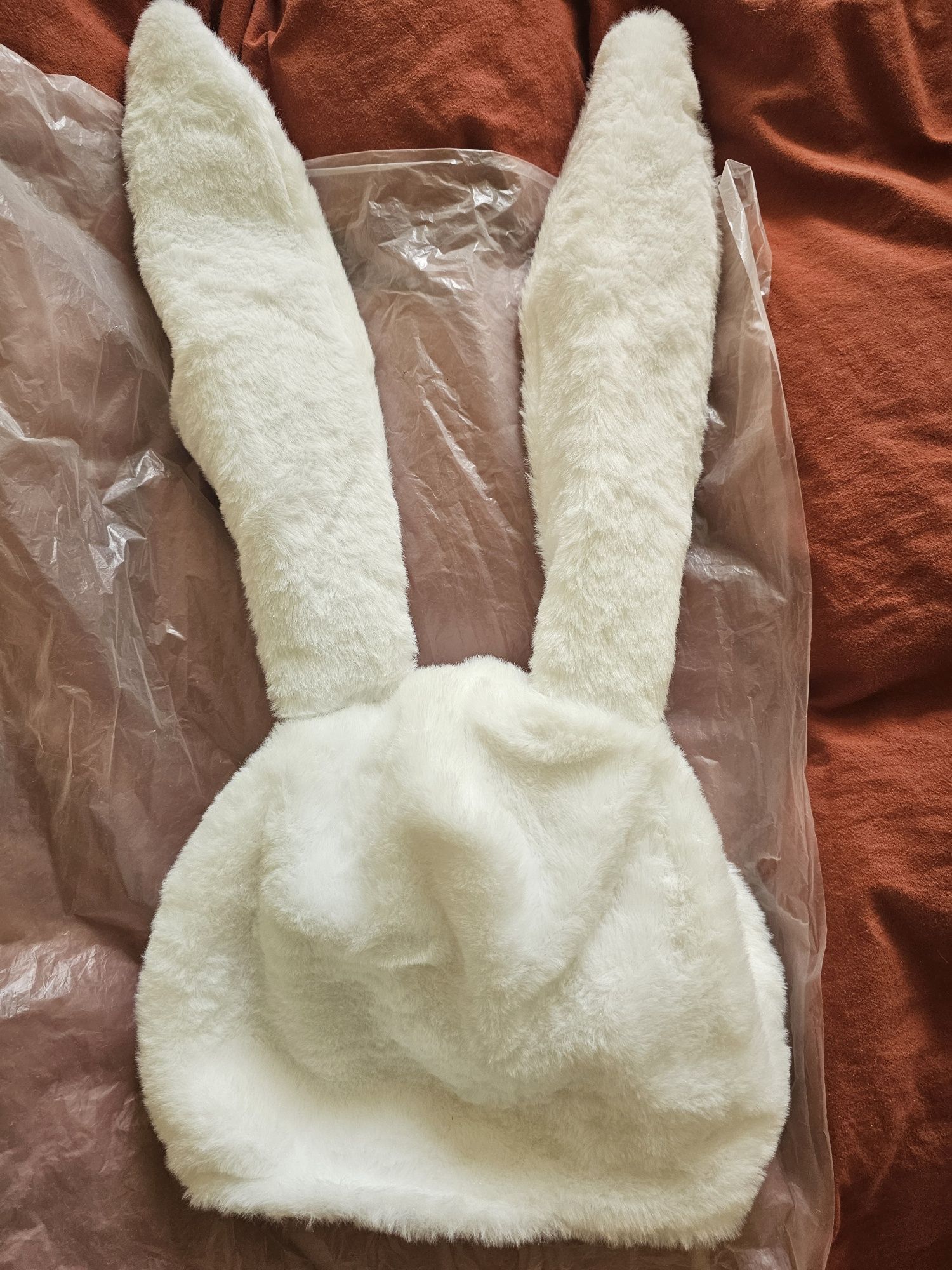 Шапка кролика біла. Шапка з вухами зайця. Карнавал