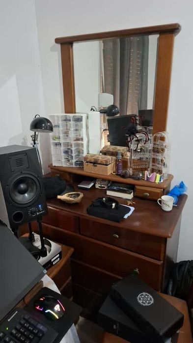 Quarto Completo: Cama de Casal Ferro/Madeira + Colchão + Cómoda