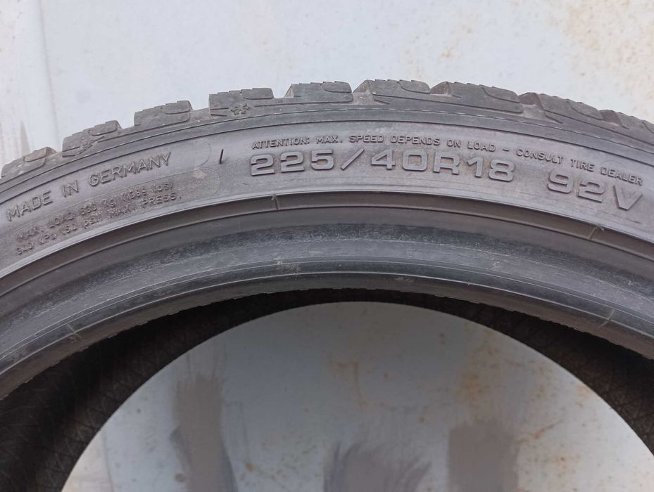 Шины зимние Goodyear 225/40R18 92V. 3 шт.