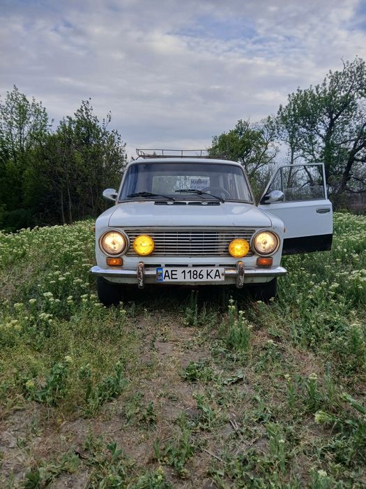 Ваз 2102  на ходу їде бодро