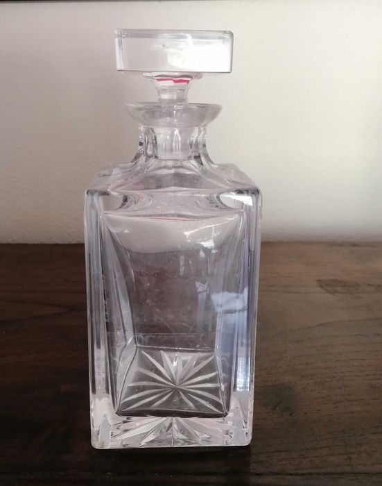 2 Duas garrafas de whisky em cristal