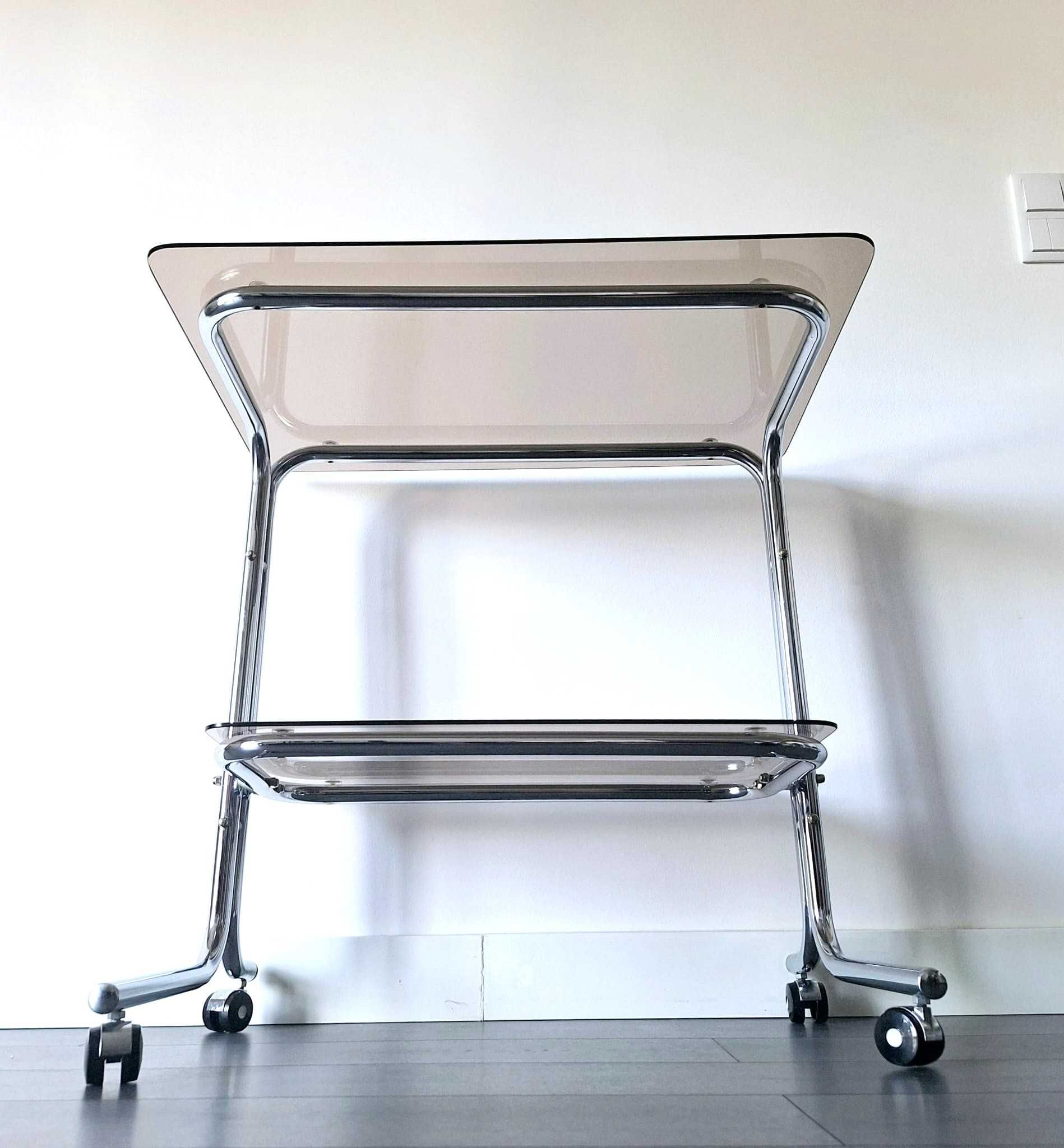 Carrinho de apoio cromado com vidros. Chrome Support Cart with glasses