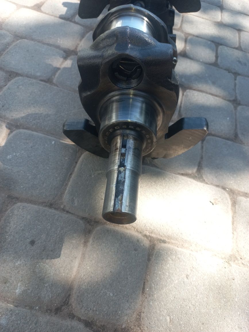 Колінвал трактора Т-40 .