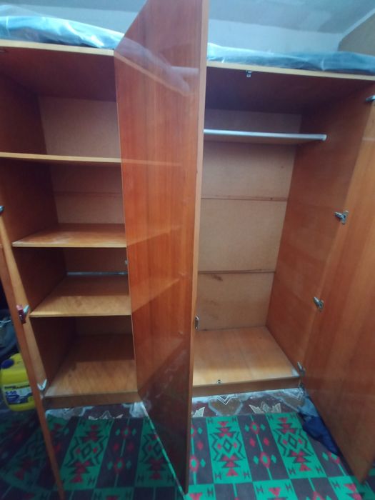 Шкаф светлый полированный под дерево