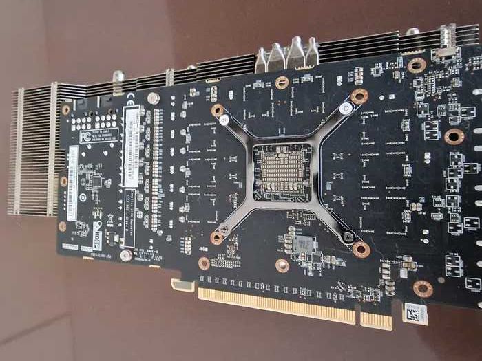 Rig de Mineração 8 Placas gráficas RX 5700 XT Sapphire