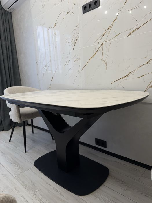 Керамічний обідній стіл, розкладний