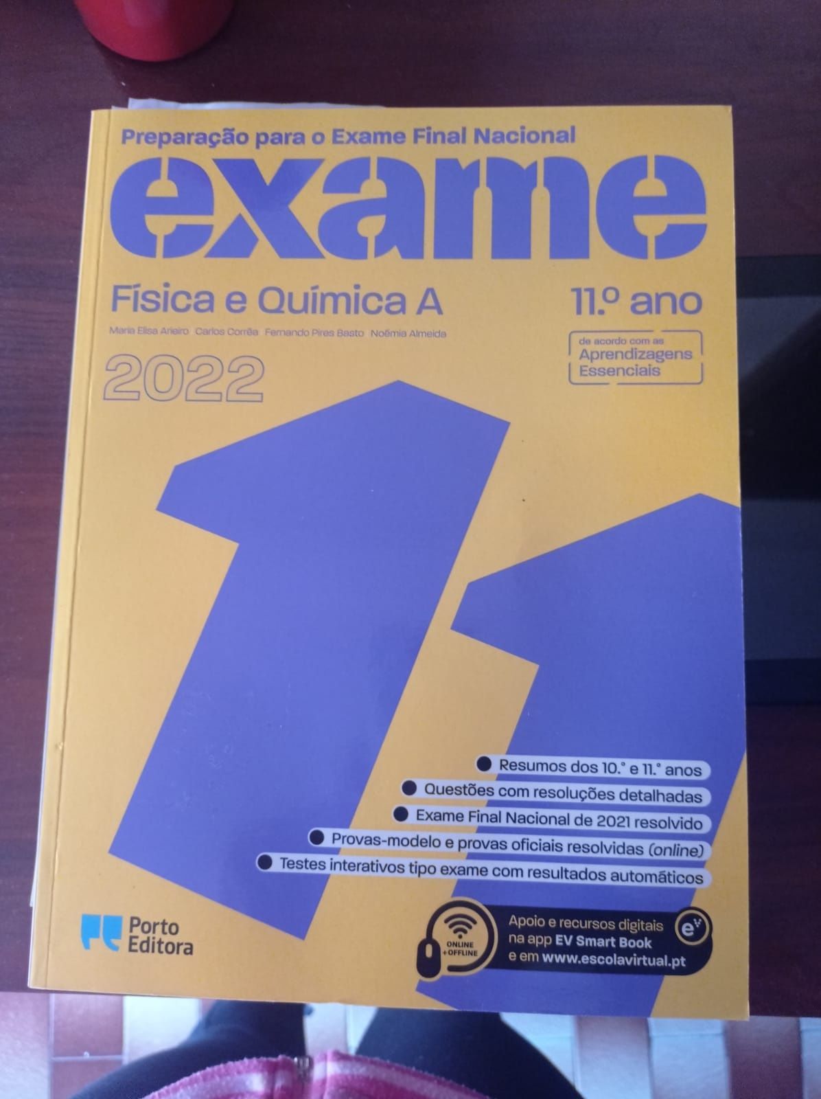 Livro escolar para exames