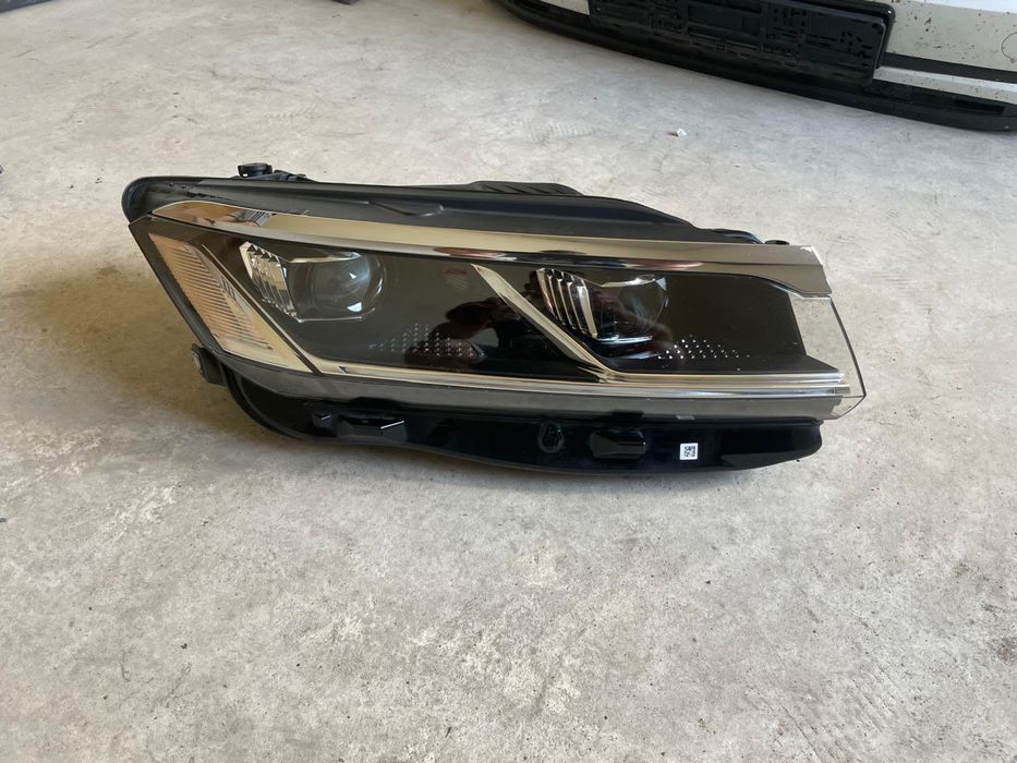 Vw volkswagen touareg lll 760 lampa prawa kompletna