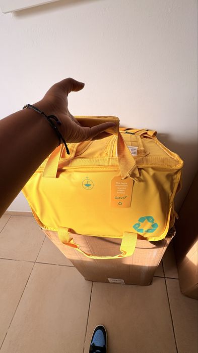 Mochilas da Glovo com capa de Chuva