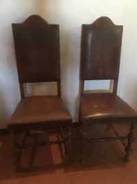 Cadeiras em pele antigas em muito bom estado €25/cada ou €40 o par