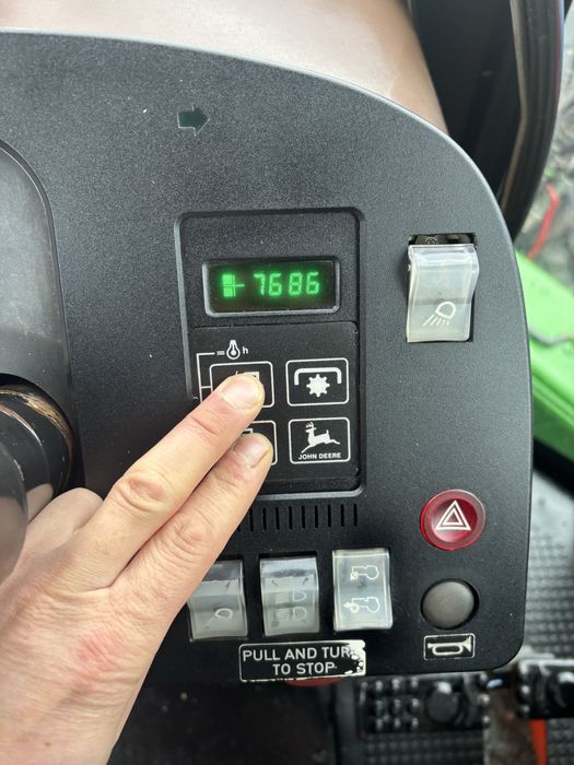 Трактор John Deere 2850 з фронтальним погрущиком