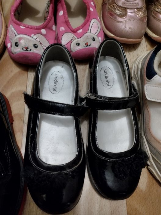 Взуття для дівчинки, ботінки, сапожки зимові, кросівки.