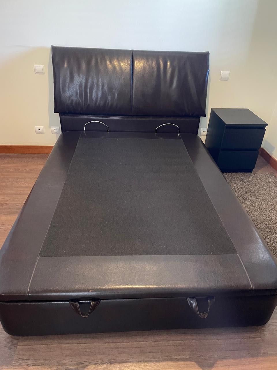 Cama de Casal em pele com tampo Elevatório