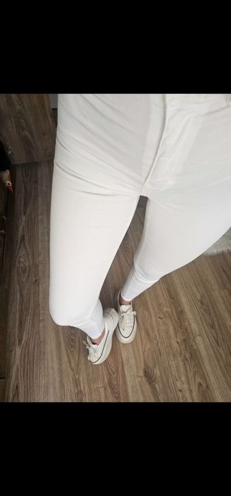 Biale spodnie z wysokim stanem