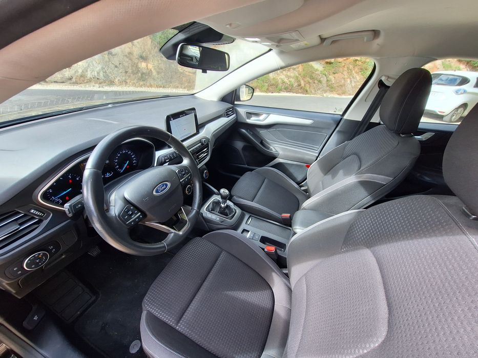 Recente poucos kms a um excelente preço, com garantia, aceito retoma,