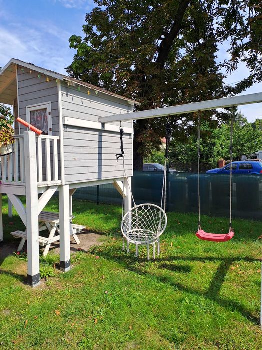 Drewniany domek dla dziecil