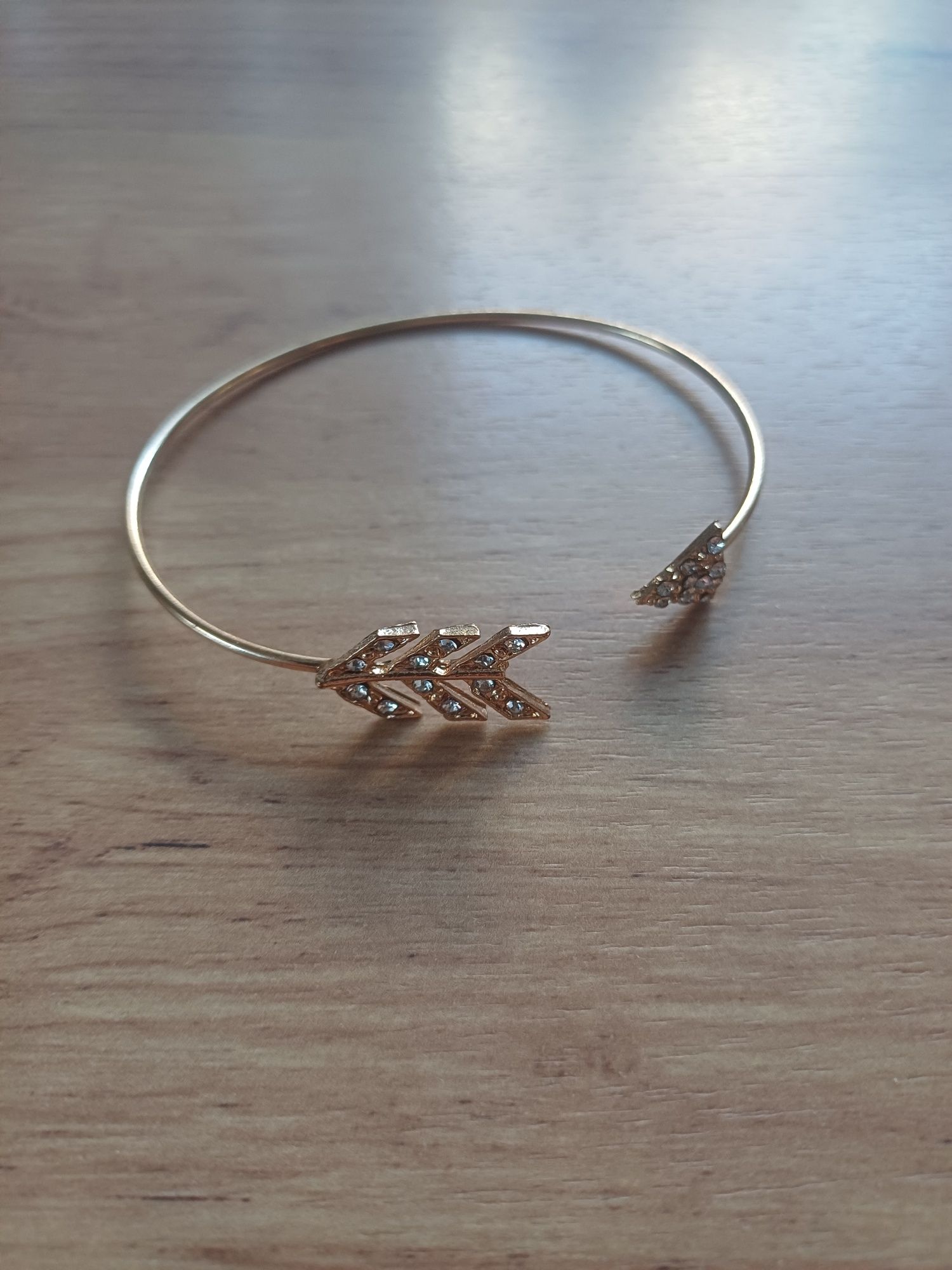 Złota bransoletka wkładana diamenty błyszcząca elegancka