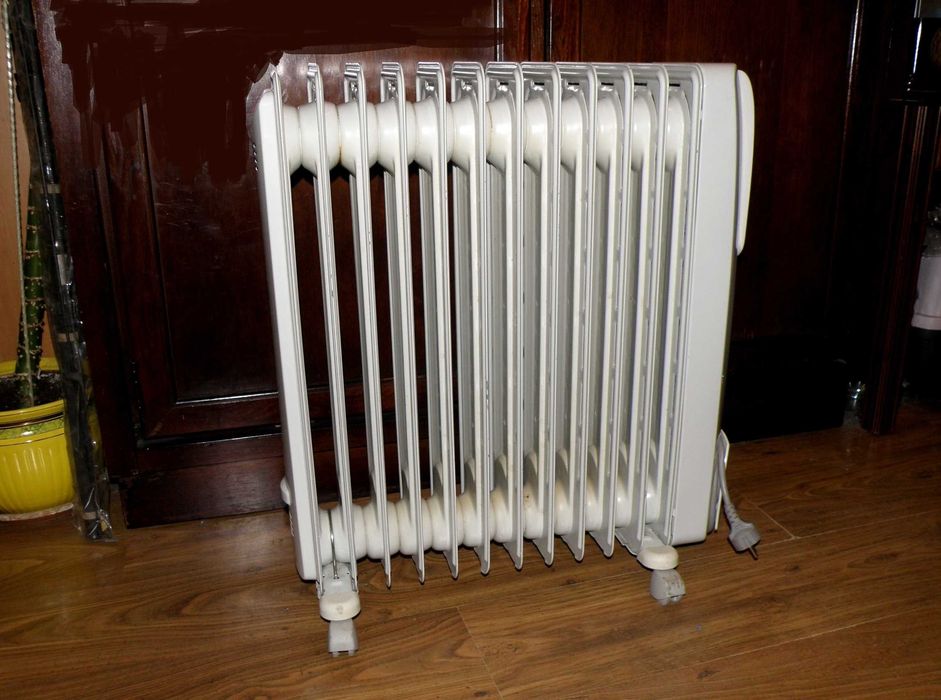 DeLonghi KH 771225 12 секцій масляний обігрівач