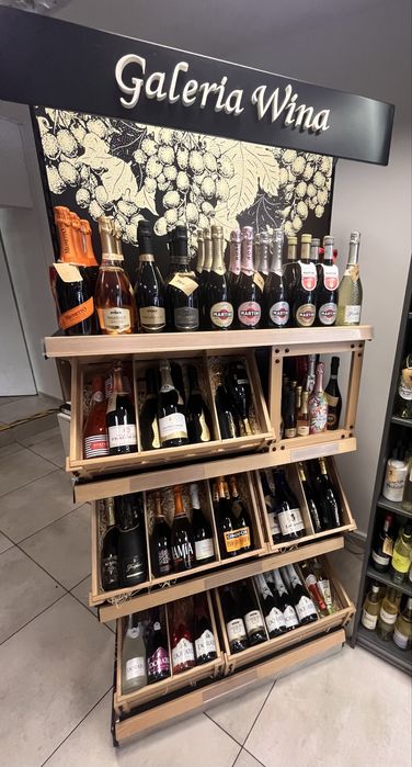 Regał sklepowy na wino „Galeria wina”