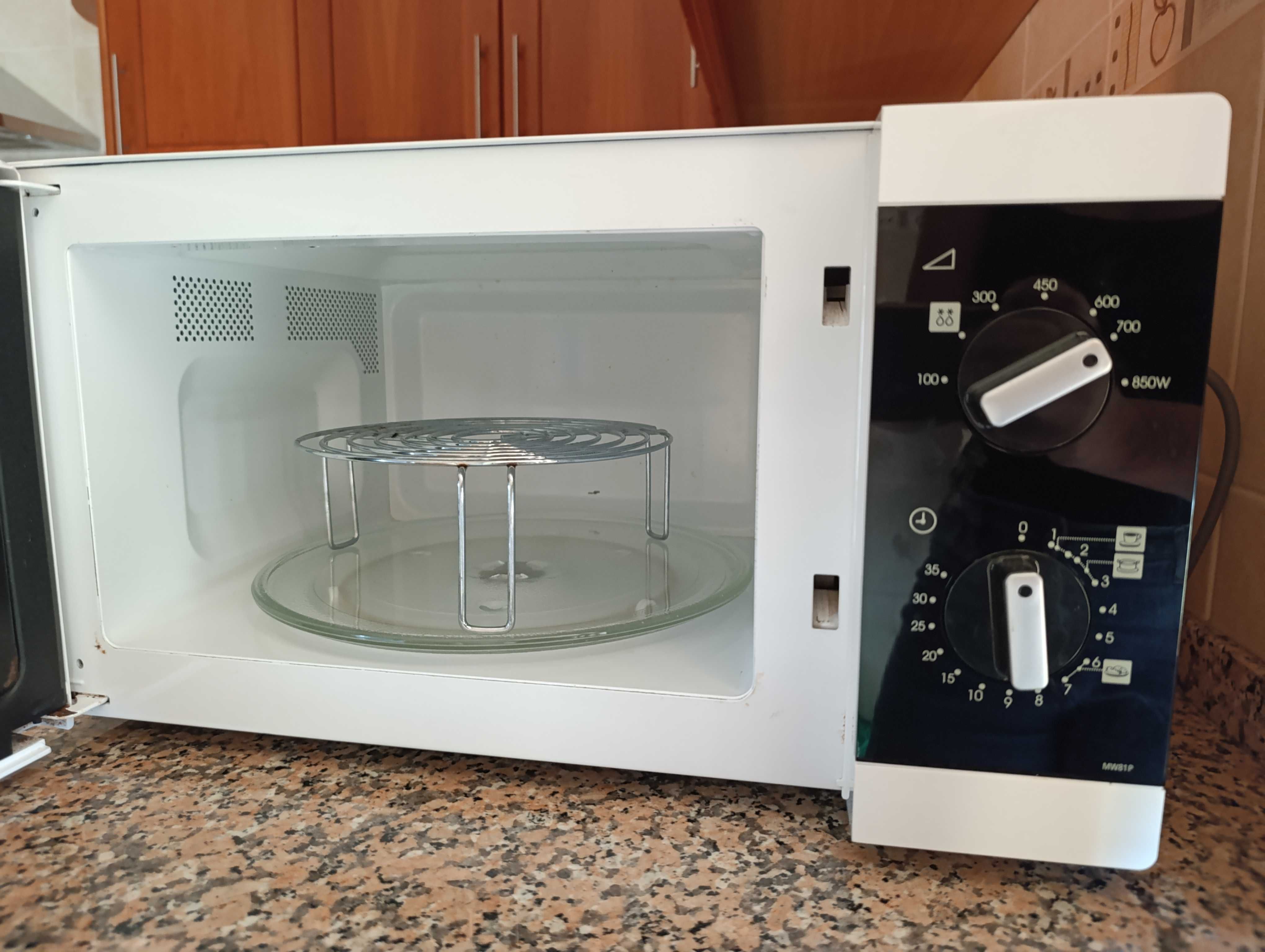 Microondas a funcionar SAMSUNG