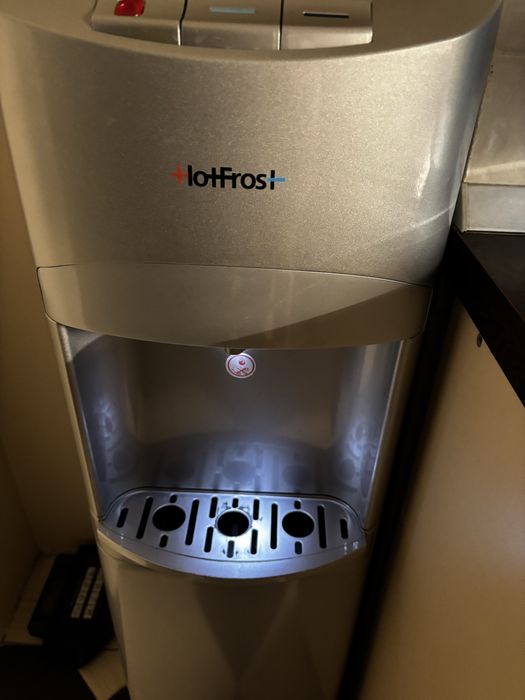 Кулер для питьевой воды