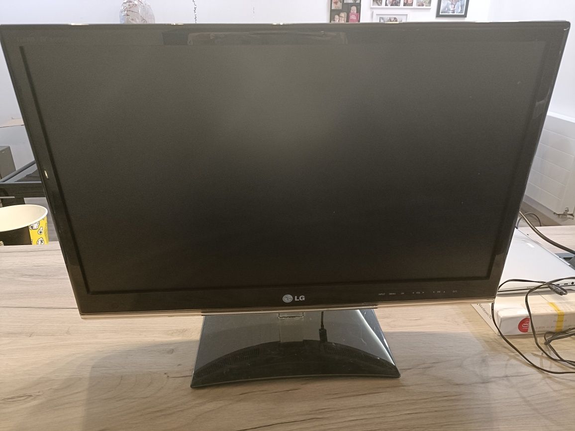 Monitor LG LED z tunerem telewizyjnym z serii M50D