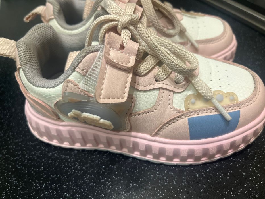 Кросівки для дівчинки 27 р